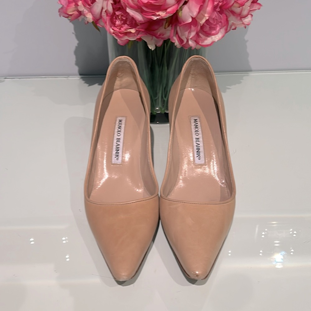 Manolo Blahnik Tan 2.5” Heels in Excellent Condition!